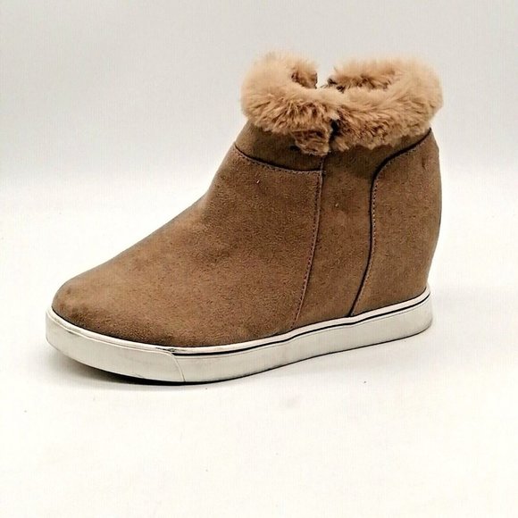 Maurices Womens Taryn Ankle Bootie Tan Wedge Heel Side Zip Faux Fur Trim Sz 8 M - Picture 1 of 9